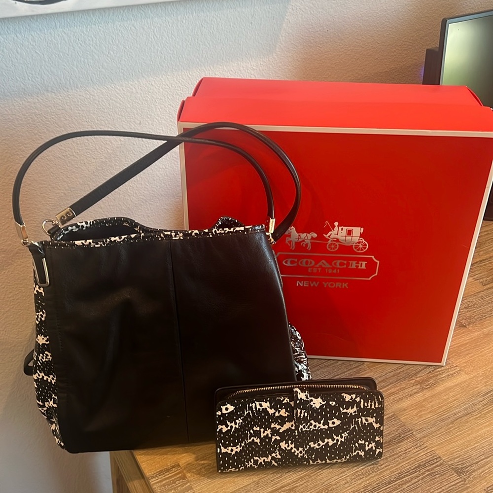 Coach shoulder bag. Mint condition. Matching wallet